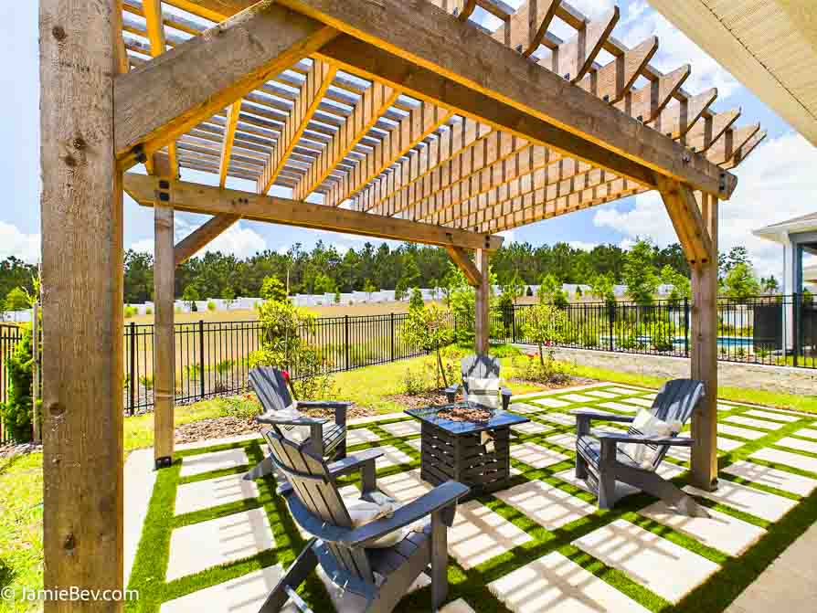 Exterior view of the Contour model home in Del Webb Minneola showing the back yard.