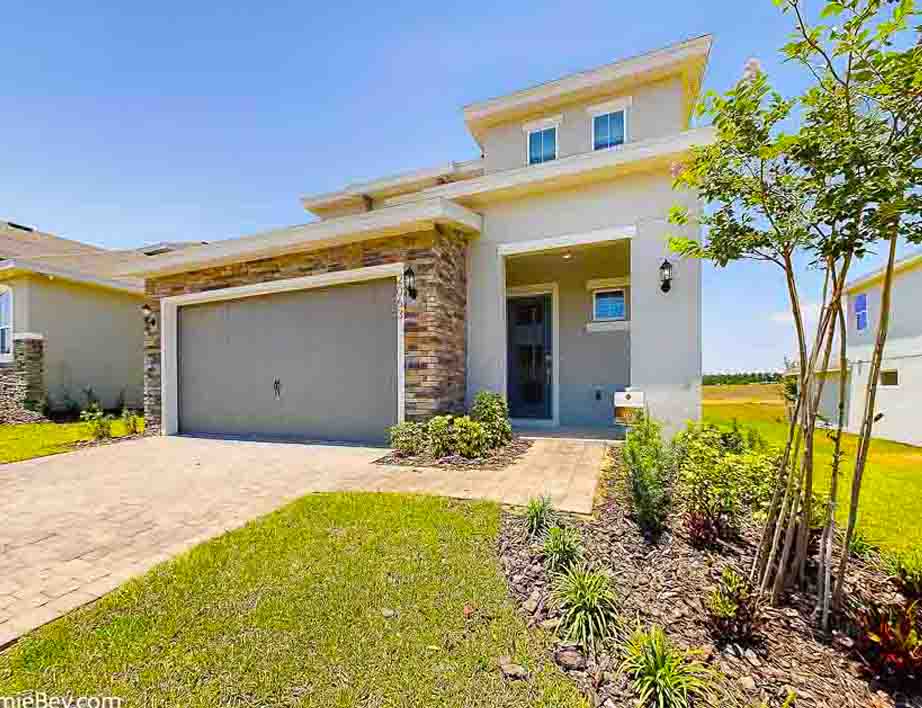 The Stunning Elm Model by Dream Finders in the Desirable Hills of Minneola with Jamie Bevelacqua at JamieBev.com