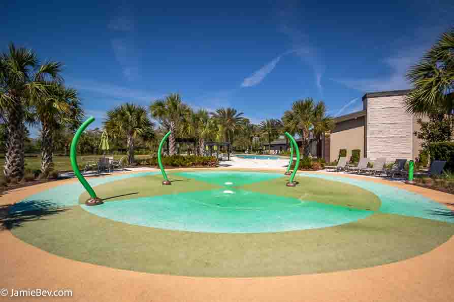 Serenoa Lakes’ resort-style pool and clubhouse in Clermont Florida