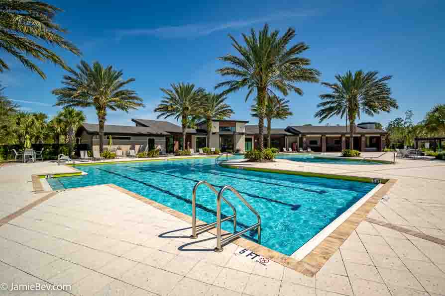 Serenoa Lakes’ resort-style pool and clubhouse in Clermont Florida
