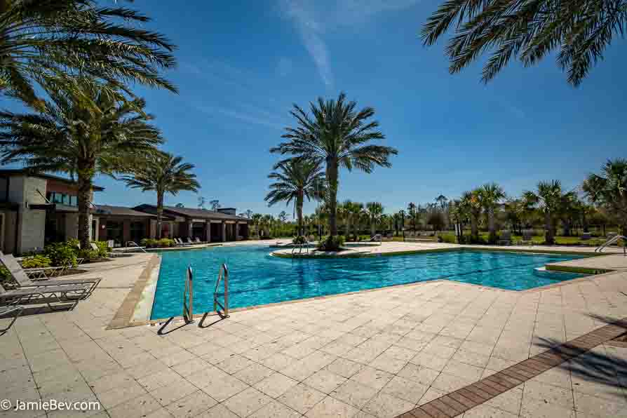 Serenoa Lakes’ resort-style pool and clubhouse in Clermont Florida