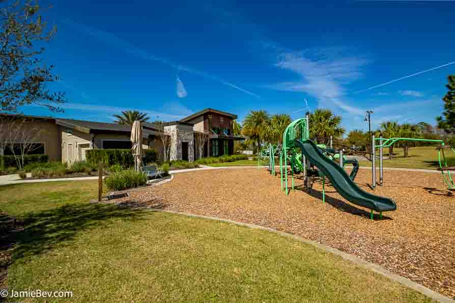 Serenoa Lakes’ resort-style pool and clubhouse.