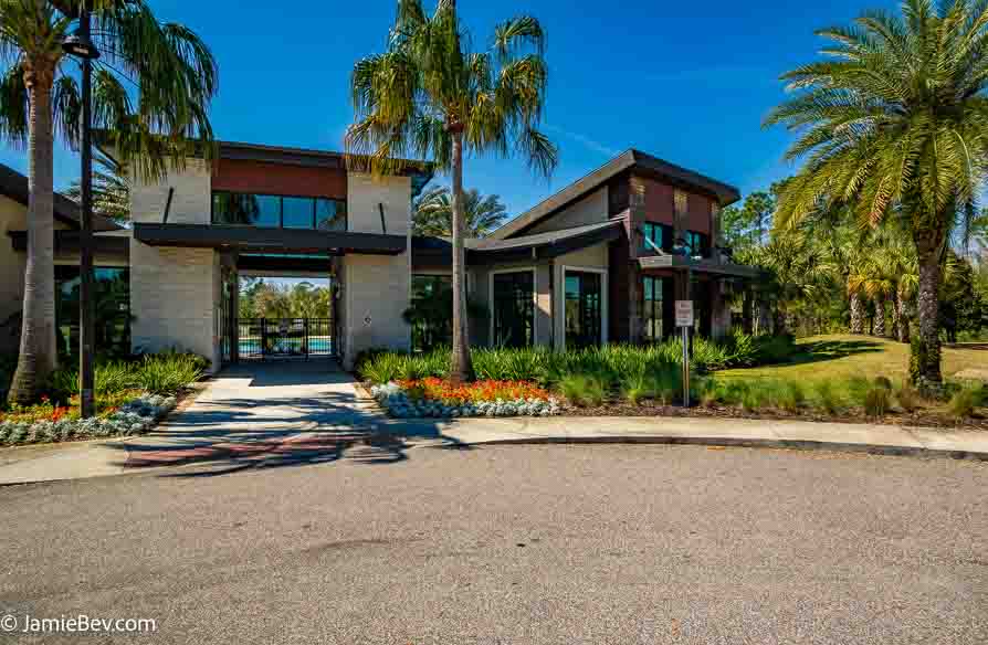 Serenoa Lakes’ resort-style pool and clubhouse in Clermont Florida