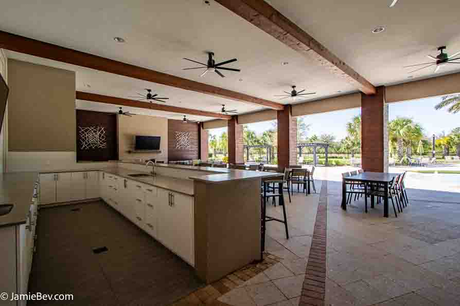 Serenoa Lakes’ resort-style pool and clubhouse in Clermont Florida