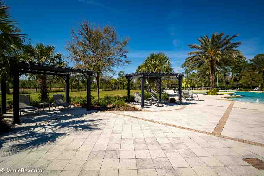 Serenoa Lakes’ resort-style pool and clubhouse in Clermont Florida